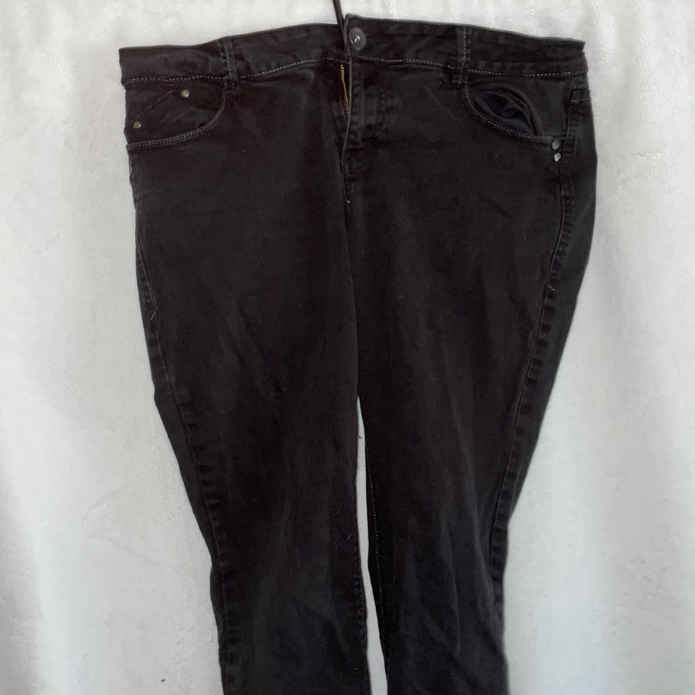 L.E.I Ashley Trouble Skinny in black